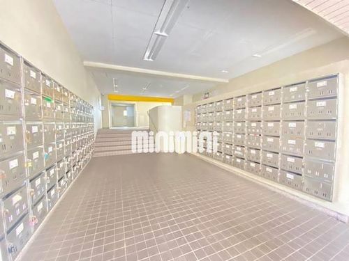 港楽ハイツ 1棟606号室の玄関