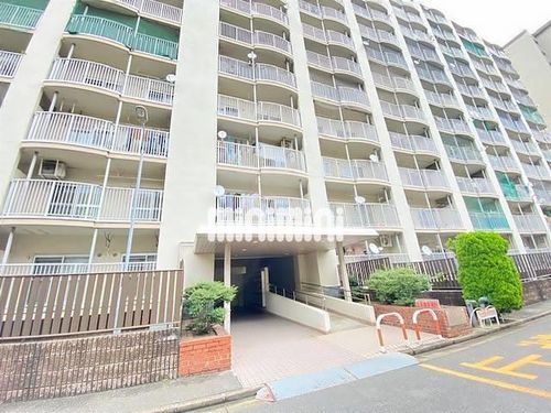 港楽ハイツ 1棟606号室の玄関