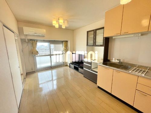 港楽ハイツ 1棟606号室の居間