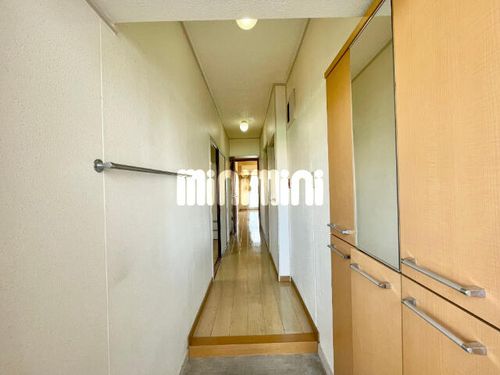 港楽ハイツ 1棟606号室の玄関