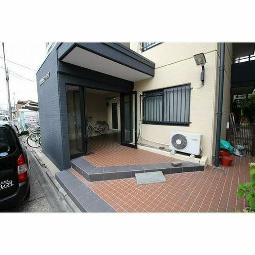 大曽根東マンションの玄関