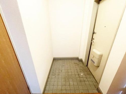 サンコート B棟の玄関