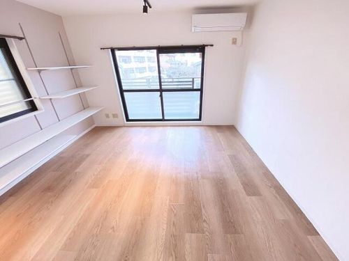 レジデンウタムラの居間