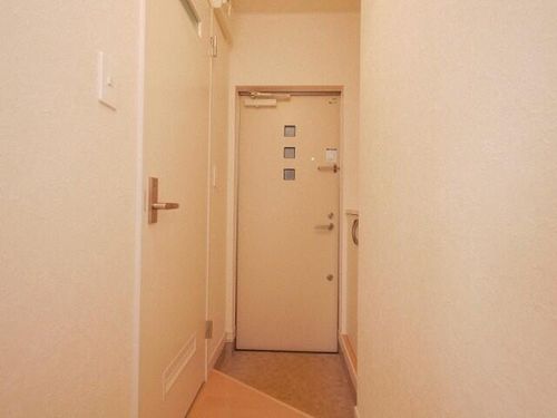 サンテラス元町Ⅲ202の玄関