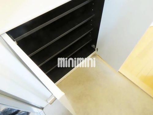 デリカ末盛の玄関