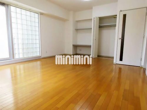 デリカ末盛の居間