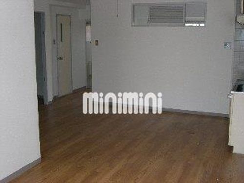 メゾン・シャン・ビラージの居間