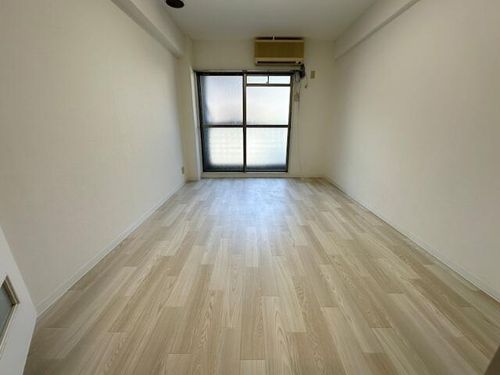 第6パークビルの居間