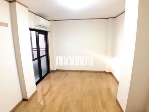 シャトー村瀬・千代田の居間