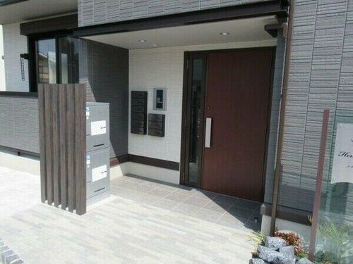 エルミタージュ羽根の玄関