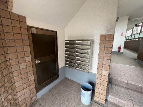 センチュリーハイツの玄関