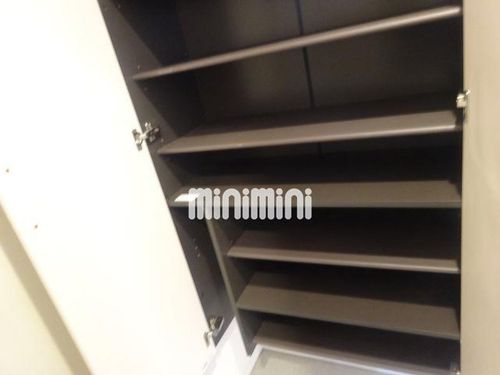 ルミエールこがねⅡ B棟の玄関