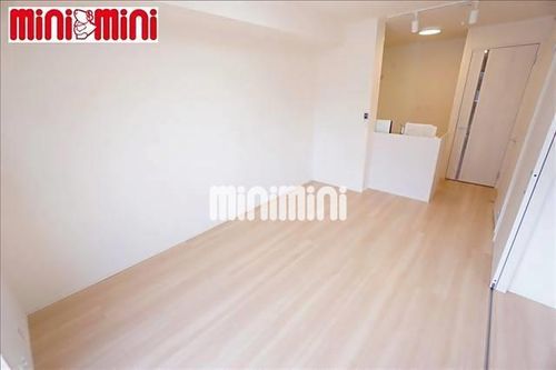 ヴィラ・ロワイヤル 七番館の居間