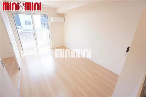 ヴィラ・ロワイヤル 七番館の居間