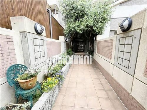 三和ビルの玄関