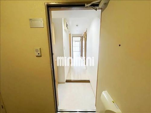 三和ビルの玄関