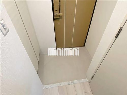 エスリード大須観音プリモの玄関