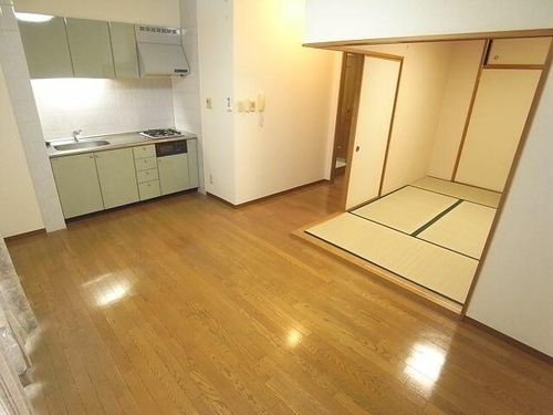 ハイム旭丘の居間