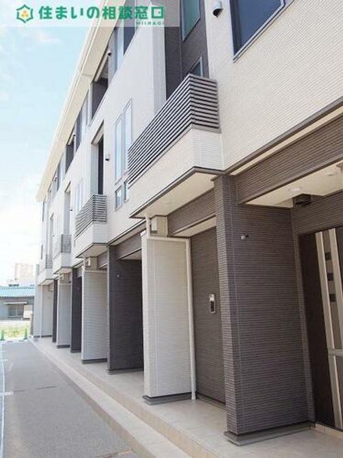 愛知県碧南市道場山町3丁目(アパート)の賃貸物件の玄関