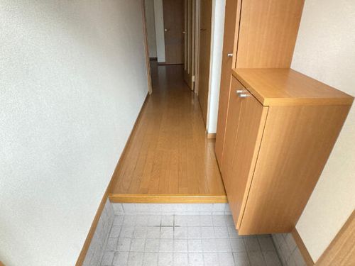 メゾンなかしまやの玄関