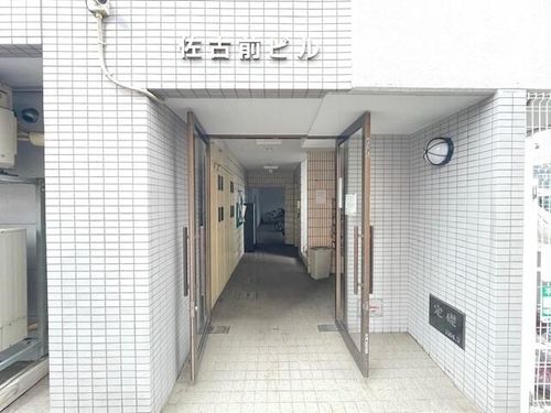 佐古前ビルの玄関