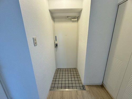 新栄建設第2ビルの玄関