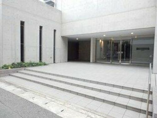 レジディア西新の玄関