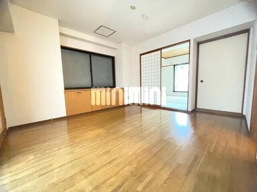 谷口ビルの居間