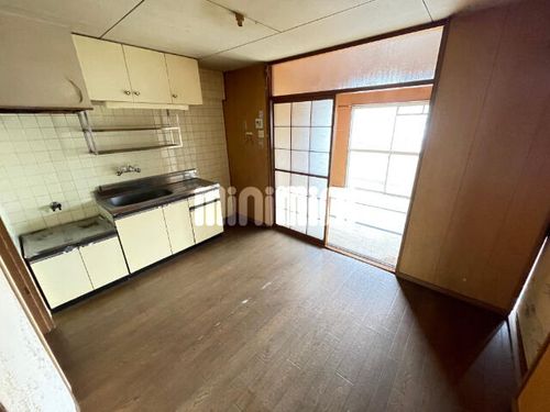 メゾンドールサカエの居間