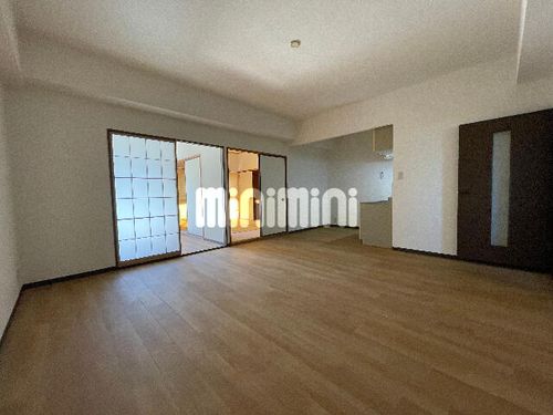 フローレンス三河安城の居間