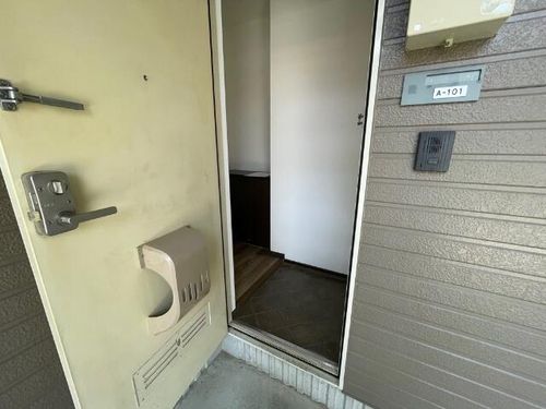 ネオアージュ橋爪 Aの玄関