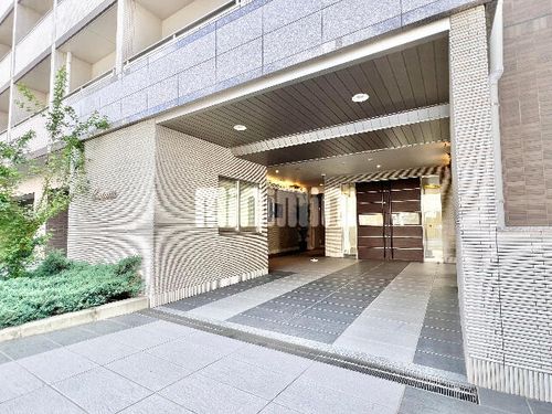 チェルトヴィータの玄関