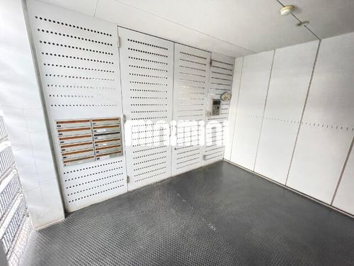 Maison rotaの玄関
