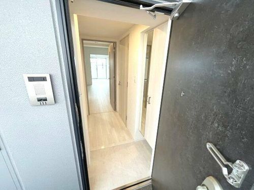 Alivis緑橋の玄関