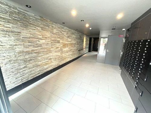 Alivis緑橋の玄関