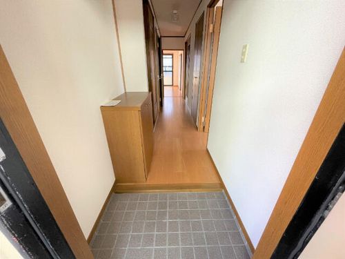 ウイングイーストの玄関