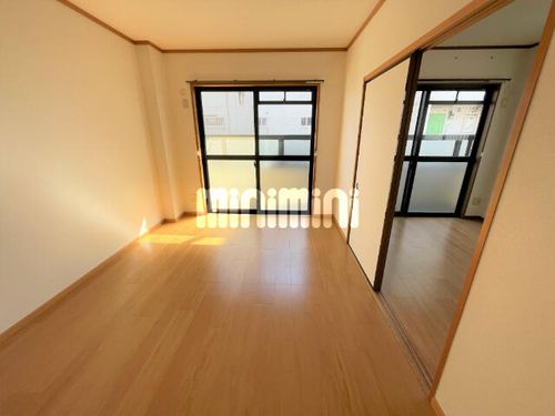 ウイングイーストの居間