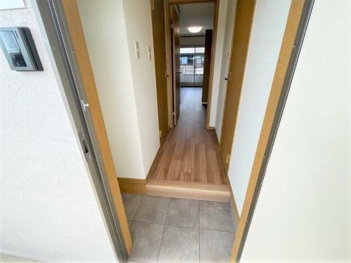 シーズンコート犬山の玄関