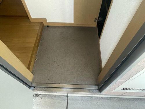 パセオ新在家203の玄関