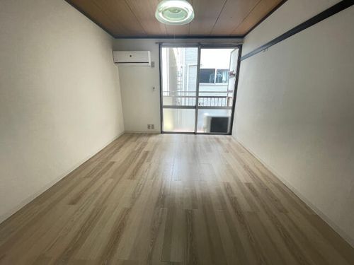 フォーブル鈍池の居間