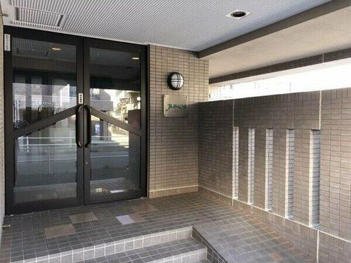 ジュノスの玄関