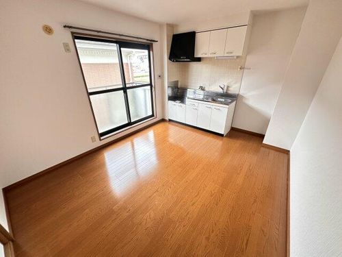 ジュネス香呂202の居間