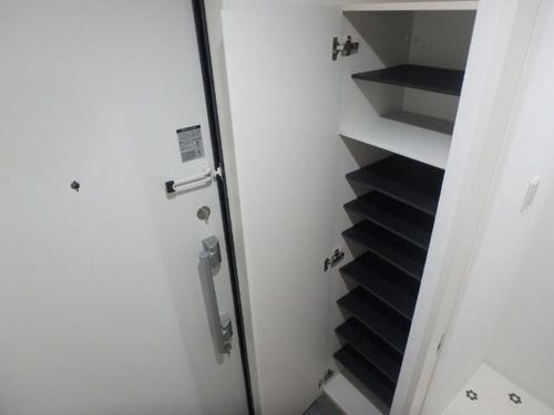 PARK栄101の玄関