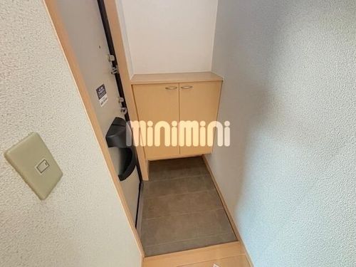 メルベーユ・ボヌール D棟の玄関