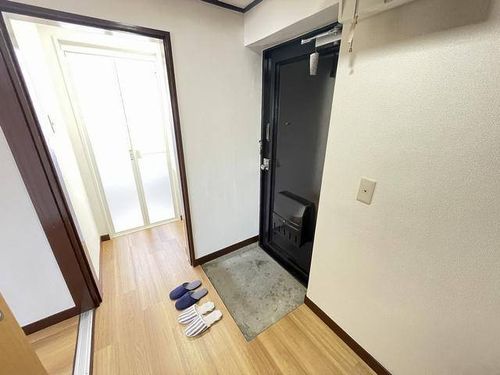 マメゾン八勝の玄関