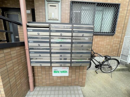 ハイツレフィナードの玄関