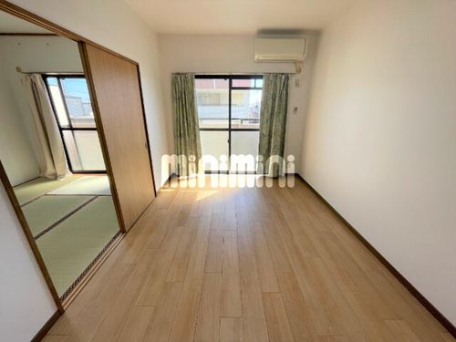 ベル・ドミ-ルの居間