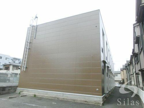 レオパレス小山の玄関