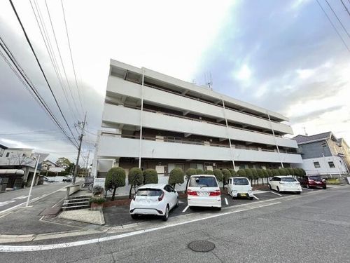 清風マンションの玄関