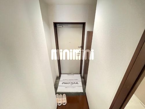 ウイステリア名城の玄関